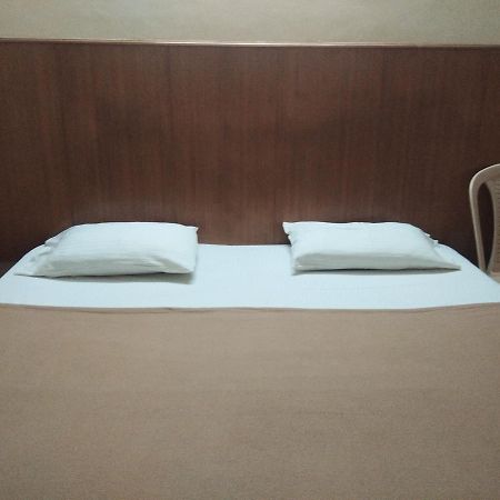 Veekay Tourist Home Bangalore Bagian luar foto