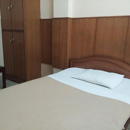 Veekay Tourist Home Bangalore Bagian luar foto