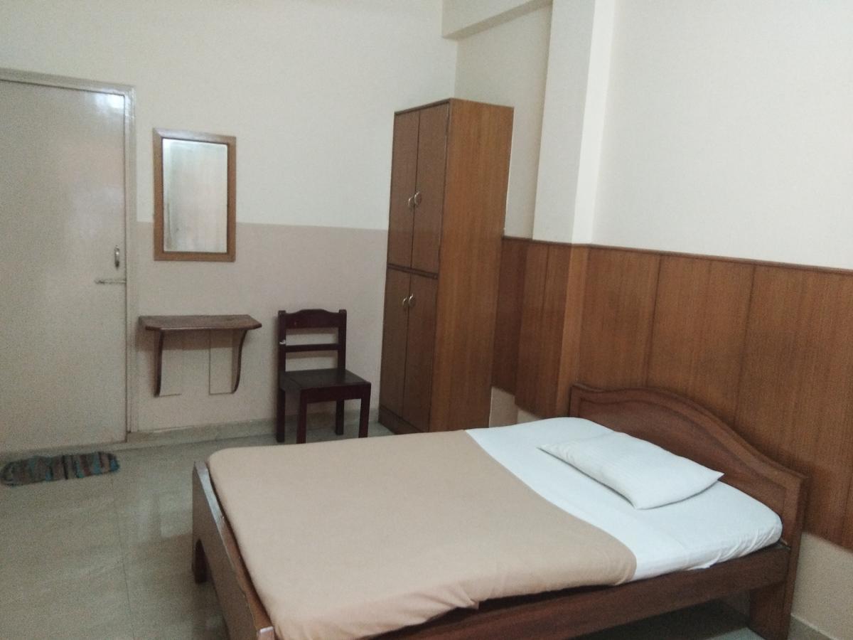 Veekay Tourist Home Bangalore Bagian luar foto