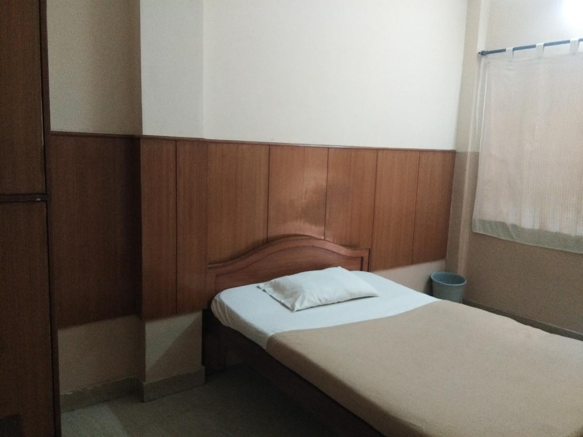 Veekay Tourist Home Bangalore Bagian luar foto