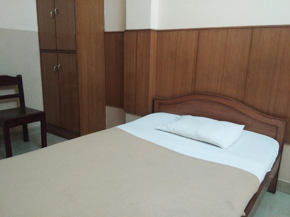 Veekay Tourist Home Bangalore Bagian luar foto