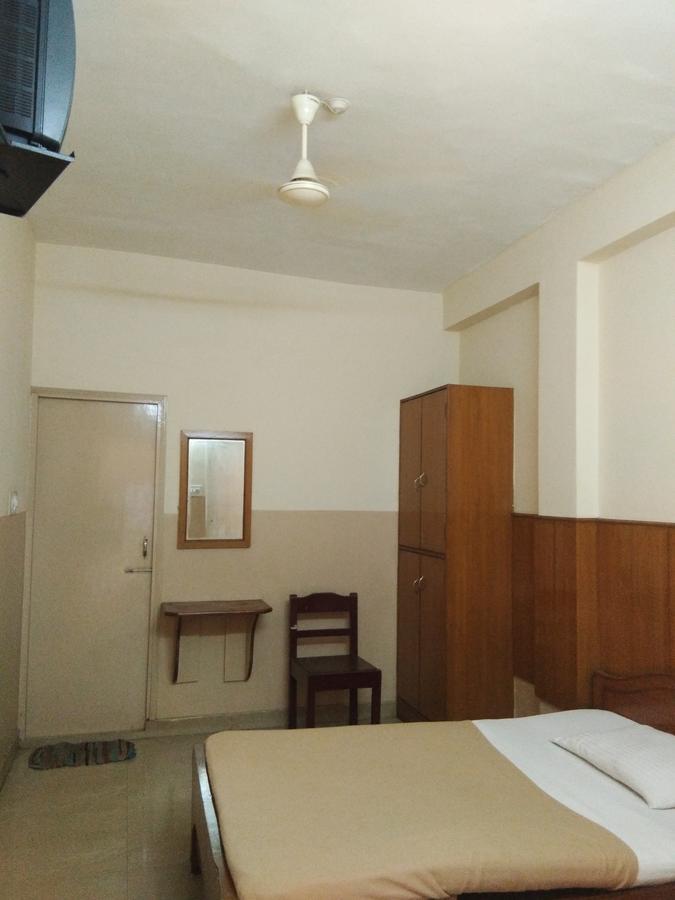 Veekay Tourist Home Bangalore Bagian luar foto
