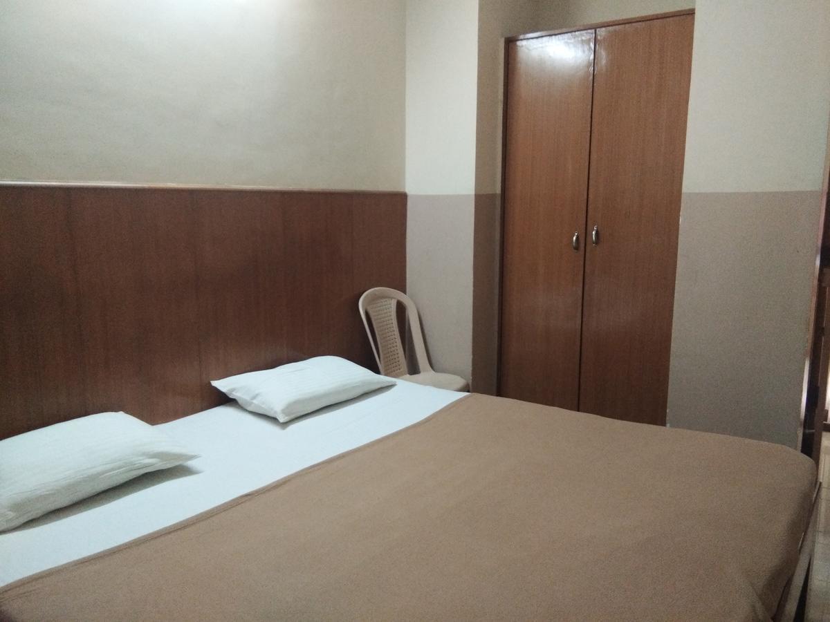 Veekay Tourist Home Bangalore Bagian luar foto