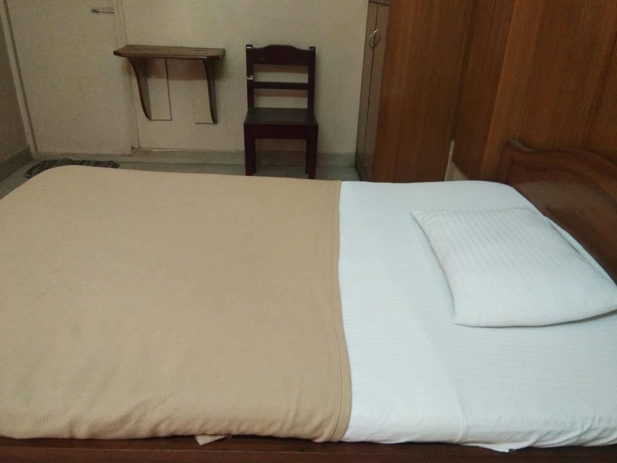 Veekay Tourist Home Bangalore Bagian luar foto