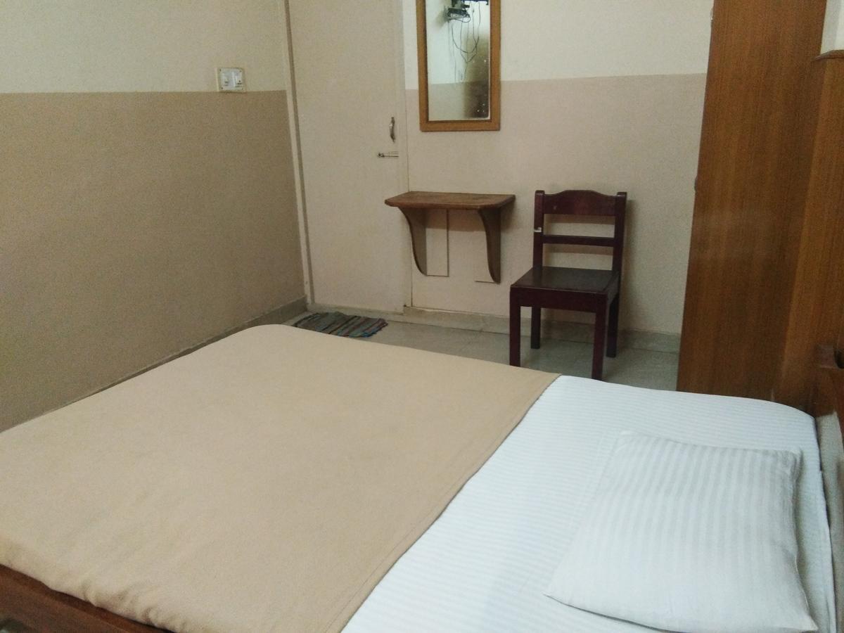 Veekay Tourist Home Bangalore Bagian luar foto