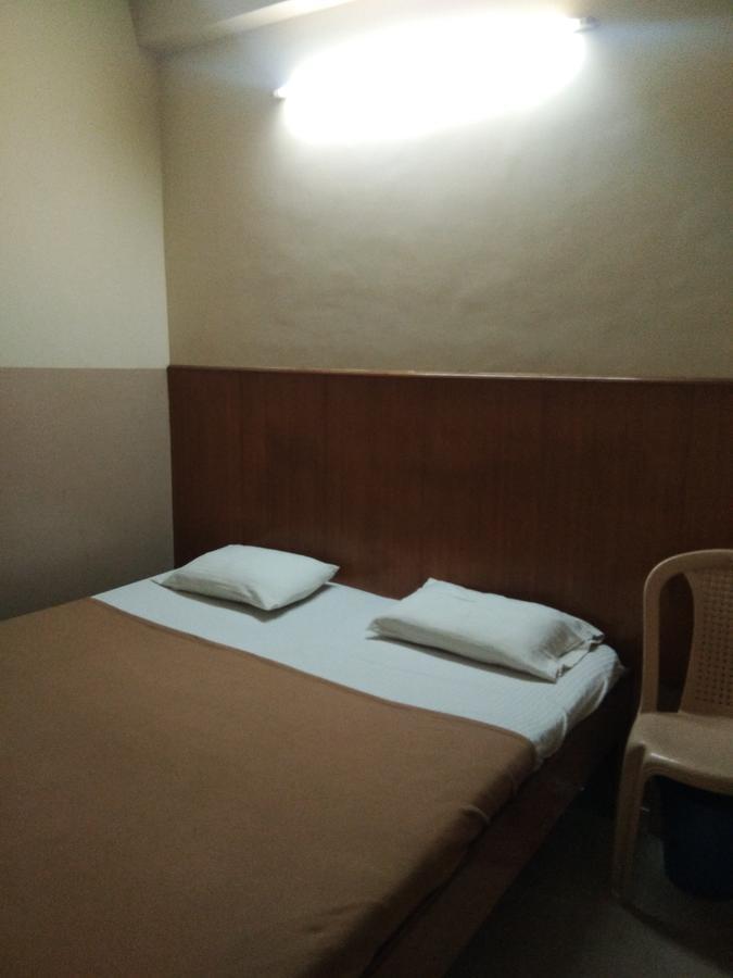 Veekay Tourist Home Bangalore Bagian luar foto
