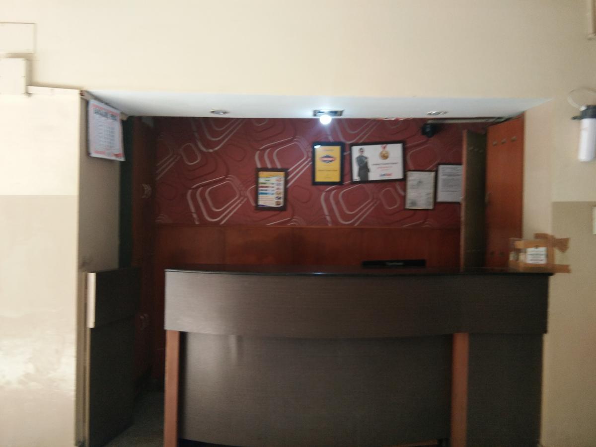 Veekay Tourist Home Bangalore Bagian luar foto